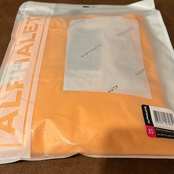 Alphalete EXP TECH Windbreaker JACKET ELECTRIC PEACH NWT GYM WORKOUT ATHLEISURE - Picture 5 of 6